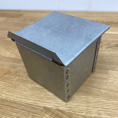 Cube Pullman Tin